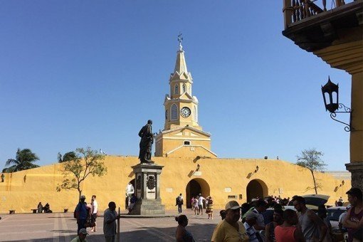 De toegang tot de historische wijk van Cartagena