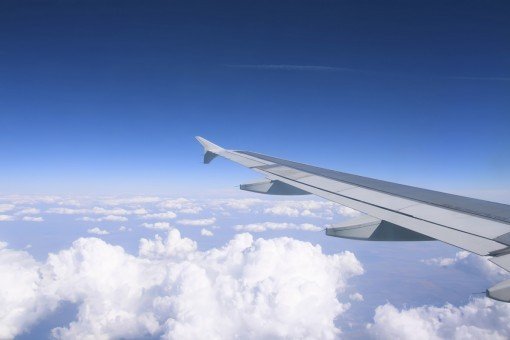 Vliegtuig op weg van Nederland naar Lima