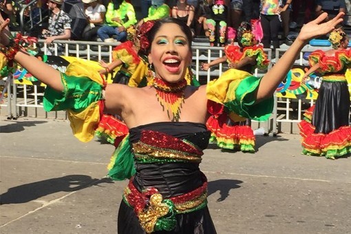 Colombiaanse vrouw viert carnaval